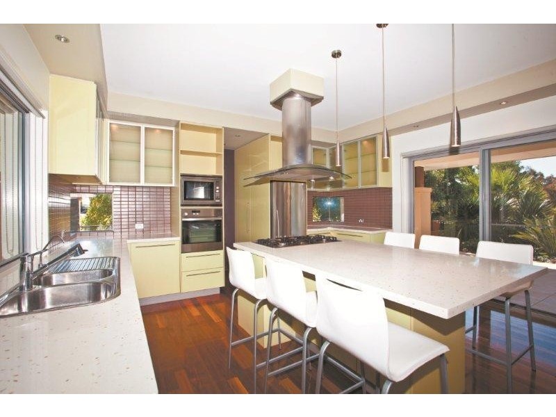 19 River Cove Place, Hope Island QLD 4212