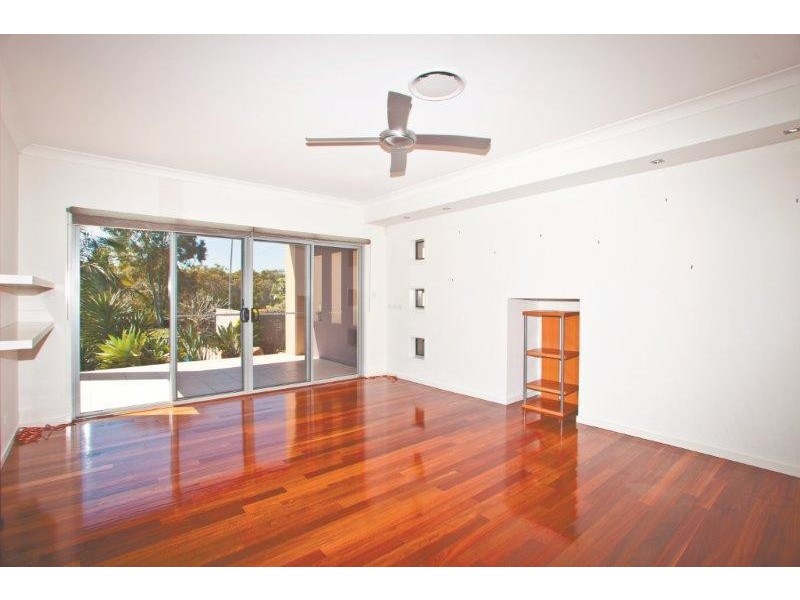 19 River Cove Place, Hope Island QLD 4212