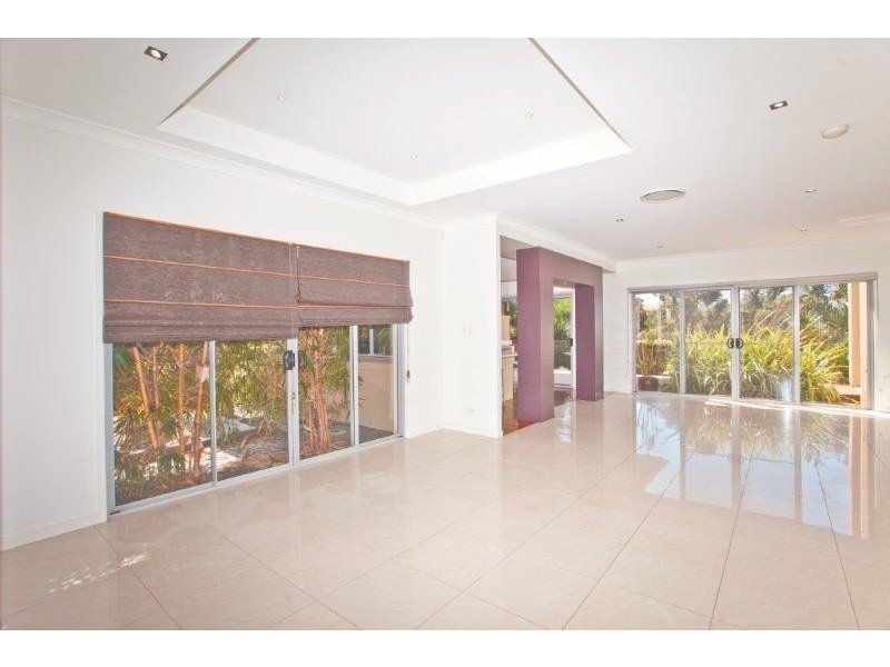 19 River Cove Place, Hope Island QLD 4212