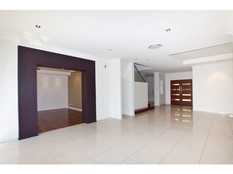 19 River Cove Place, Hope Island QLD 4212