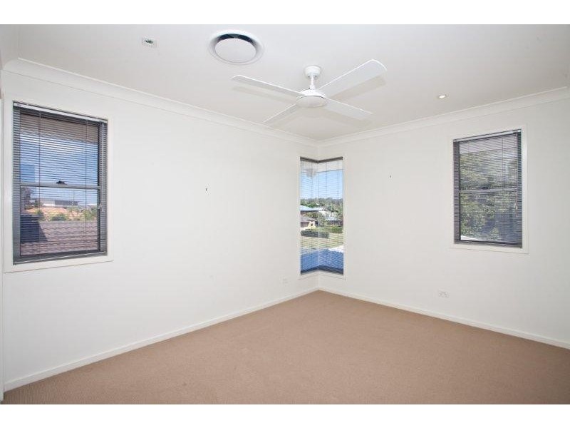 19 River Cove Place, Hope Island QLD 4212