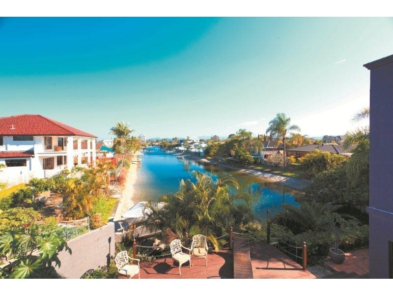 34 T E Peters Drive, Broadbeach Waters QLD 4218