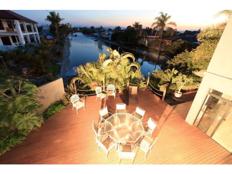 34 T E Peters Drive, Broadbeach Waters QLD 4218