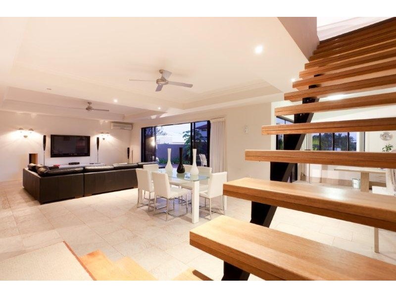 34 T E Peters Drive, Broadbeach Waters QLD 4218