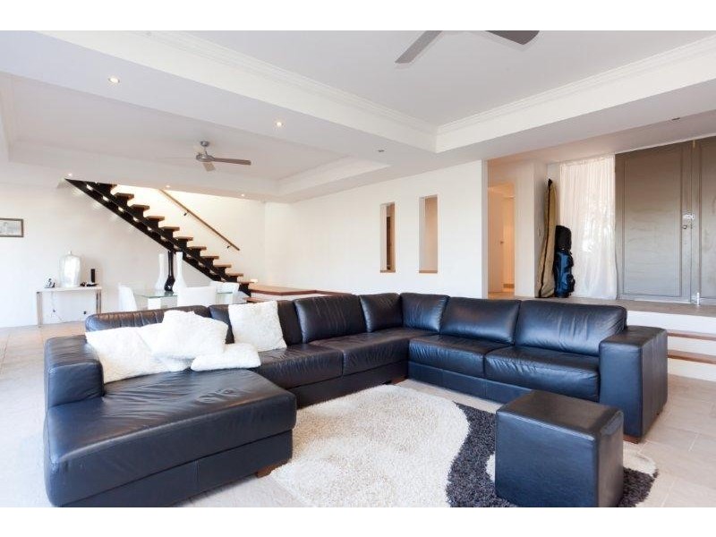 34 T E Peters Drive, Broadbeach Waters QLD 4218