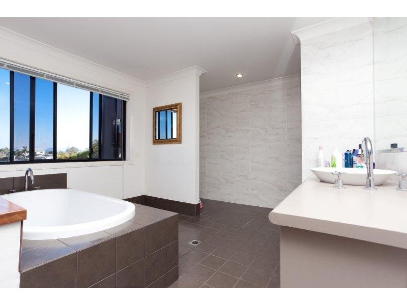 34 T E Peters Drive, Broadbeach Waters QLD 4218