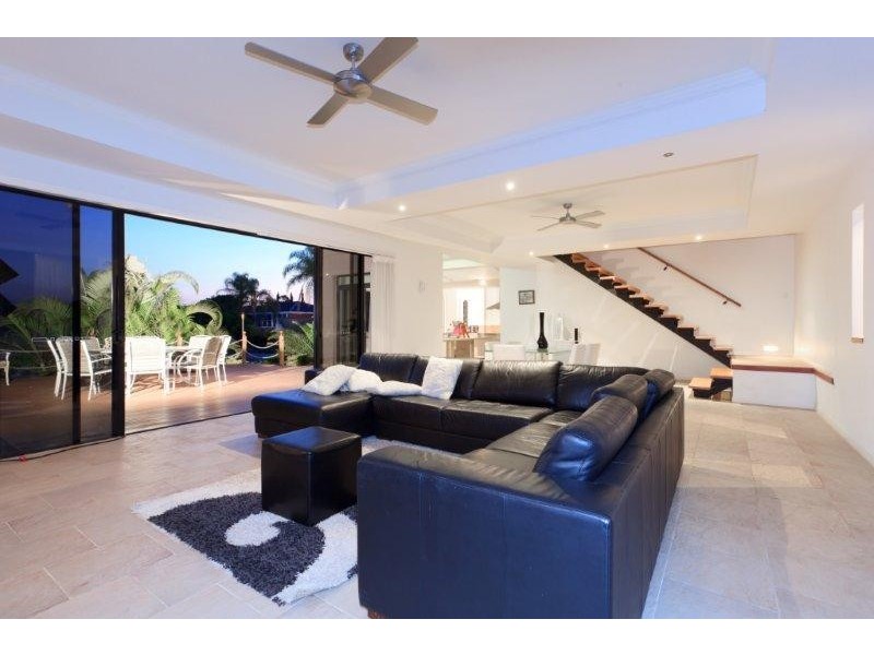 34 T E Peters Drive, Broadbeach Waters QLD 4218