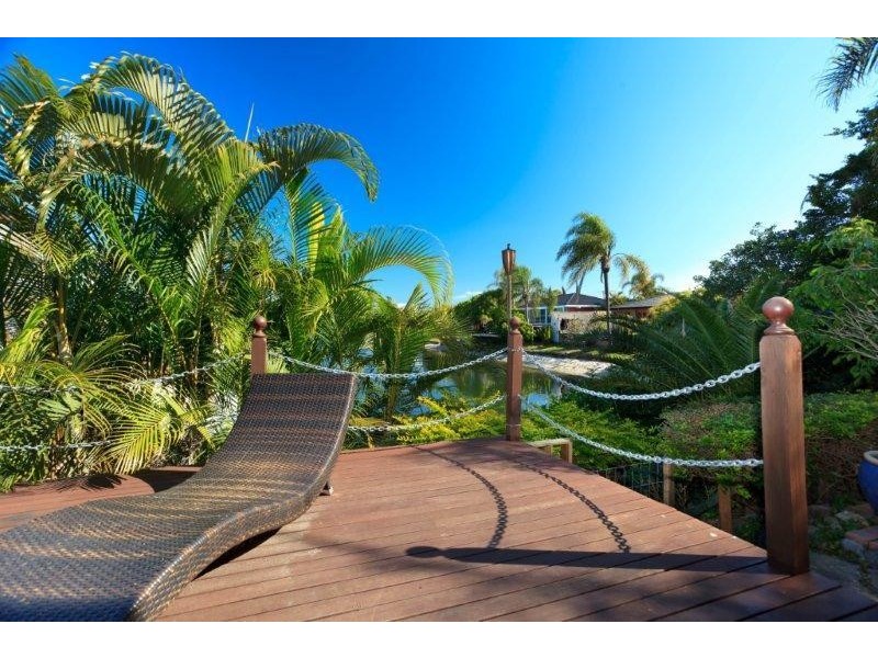 34 T E Peters Drive, Broadbeach Waters QLD 4218
