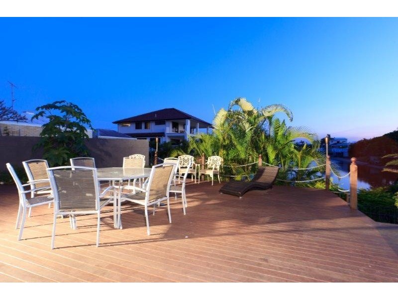34 T E Peters Drive, Broadbeach Waters QLD 4218