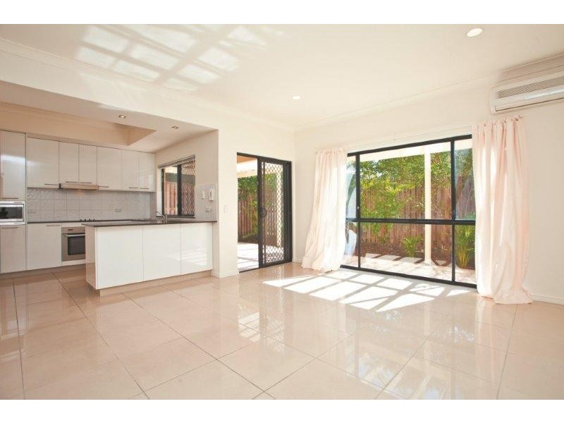 1/57 Whiting Street, Labrador QLD 4215