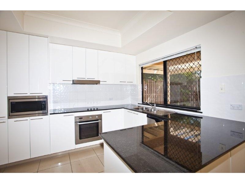 1/57 Whiting Street, Labrador QLD 4215