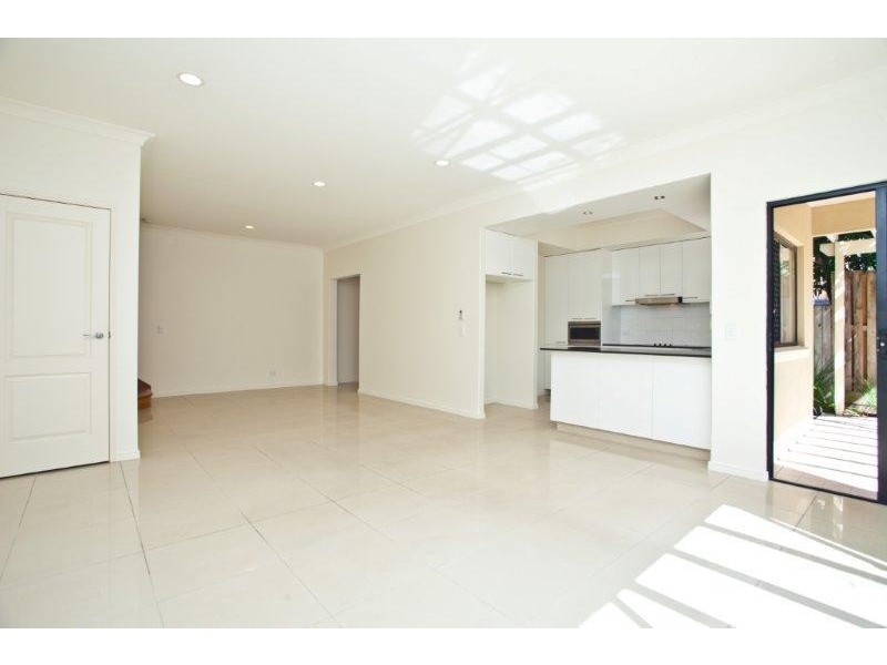 1/57 Whiting Street, Labrador QLD 4215