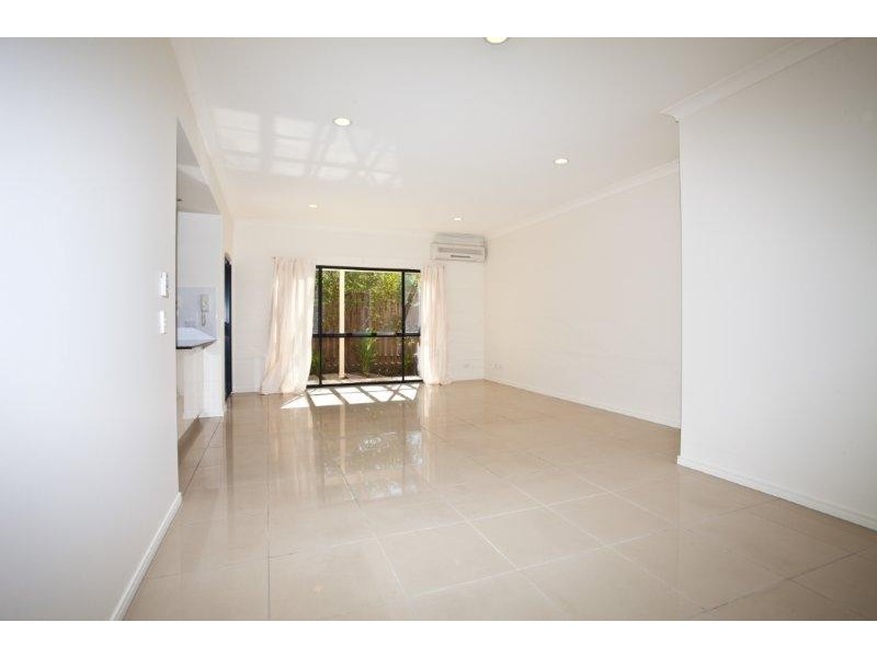 1/57 Whiting Street, Labrador QLD 4215