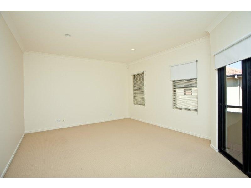 1/57 Whiting Street, Labrador QLD 4215