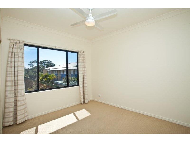 1/57 Whiting Street, Labrador QLD 4215