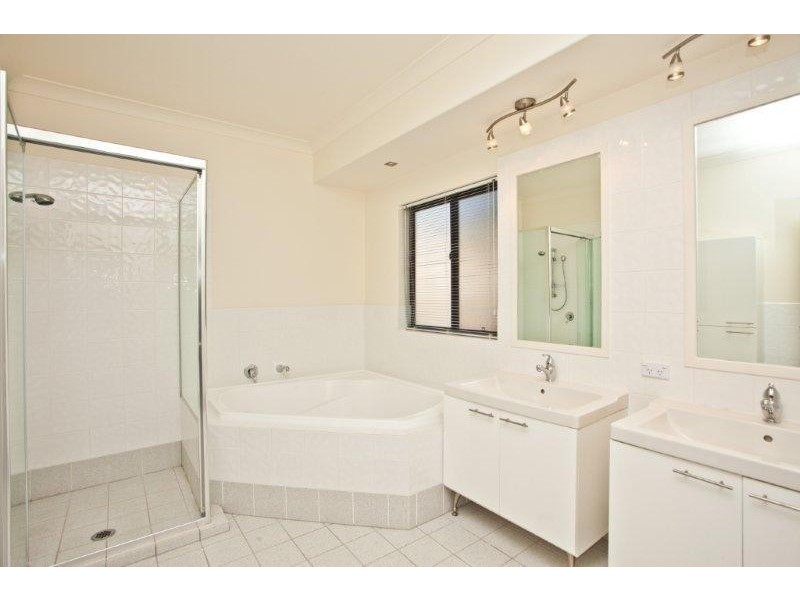 1/57 Whiting Street, Labrador QLD 4215