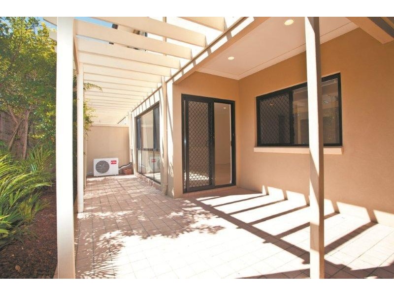 1/57 Whiting Street, Labrador QLD 4215