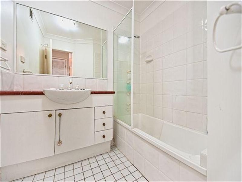 7 Purli Street, Chevron Island QLD 4217