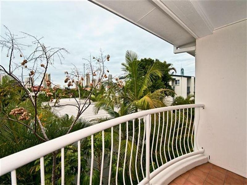 7 Purli Street, Chevron Island QLD 4217