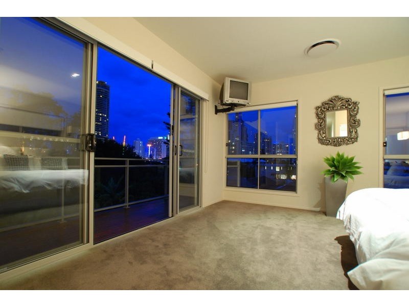 20 Blondell Avenue, Surfers Paradise QLD 4217