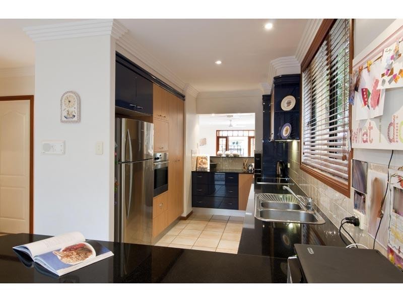 1 46 Cronin Avenue, Main Beach QLD 4217