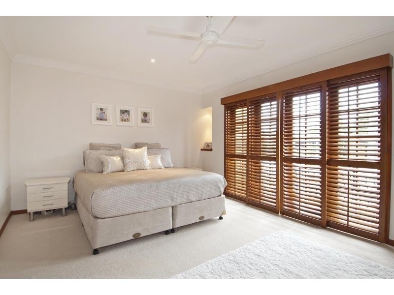 1 46 Cronin Avenue, Main Beach QLD 4217