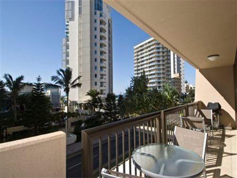 28 Northcliffe Terrace, Surfers Paradise QLD 4217