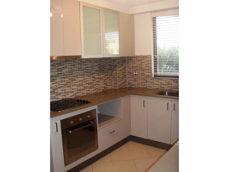 186 Ferny Avenue, Surfers Paradise QLD 4217