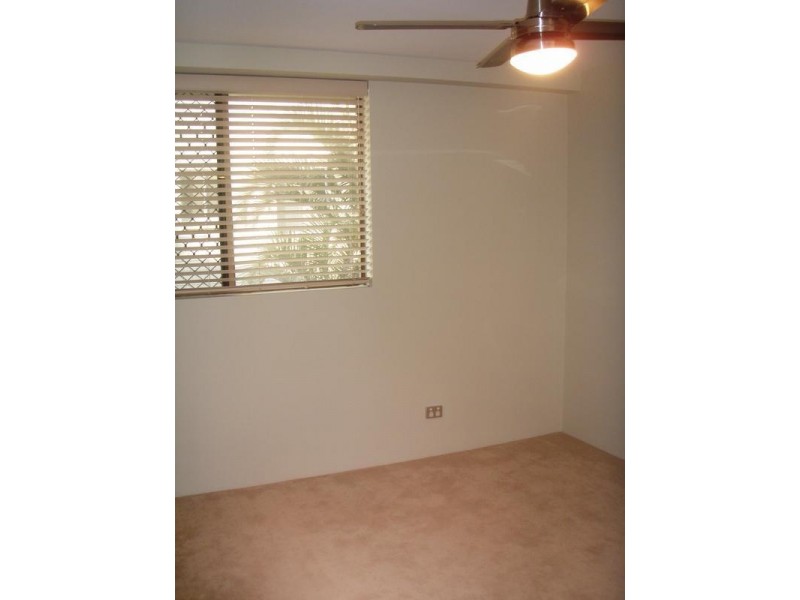 186 Ferny Avenue, Surfers Paradise QLD 4217
