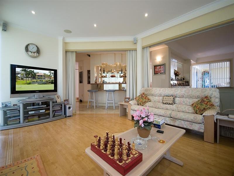 10 Meadowview Drive, Carrara QLD 4211