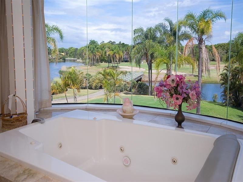 10 Meadowview Drive, Carrara QLD 4211