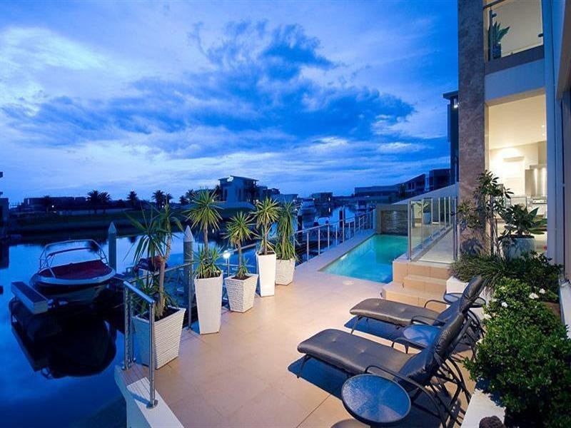 Sovereign Islands QLD 4216