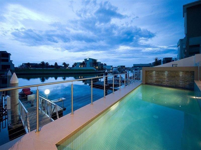 Sovereign Islands QLD 4216