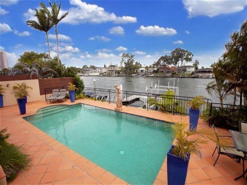 108 Amalfi Drive, Isle Of Capri QLD 4217