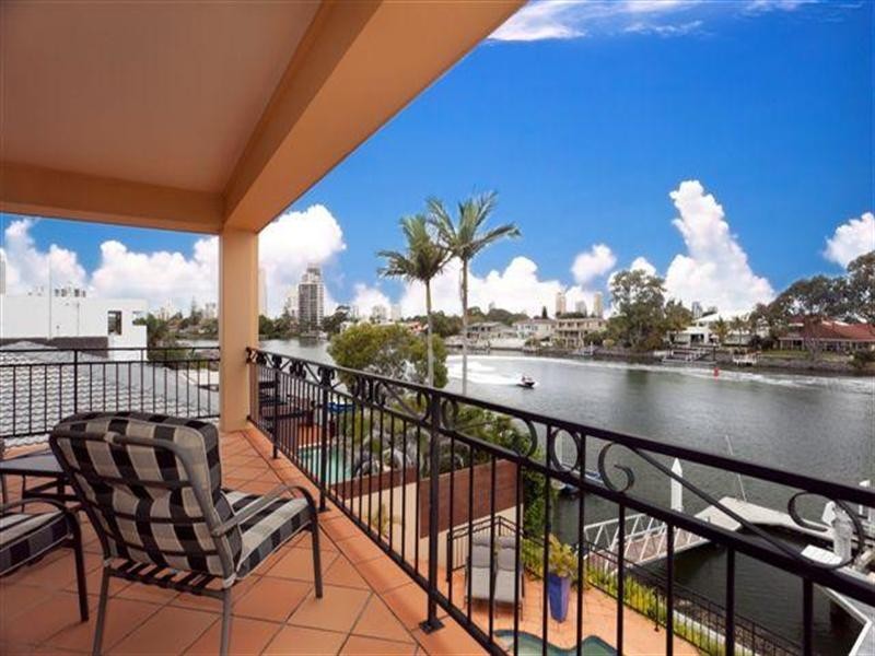 108 Amalfi Drive, Isle Of Capri QLD 4217