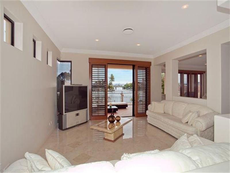 108 Amalfi Drive, Isle Of Capri QLD 4217