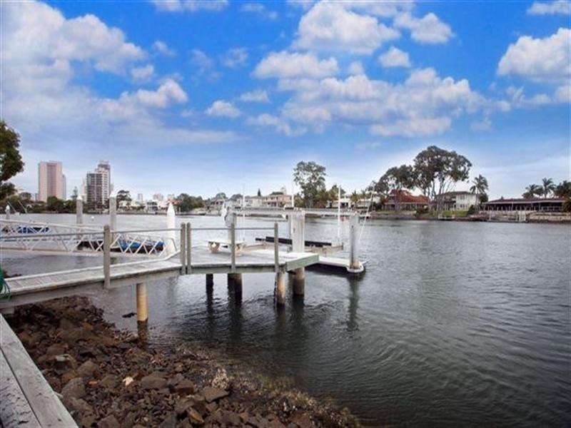 108 Amalfi Drive, Isle Of Capri QLD 4217