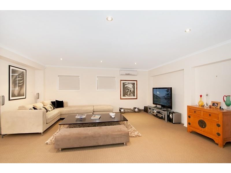 8 Platypus Avenue, Sorrento QLD 4217