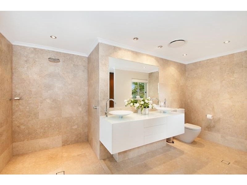 8 Platypus Avenue, Sorrento QLD 4217