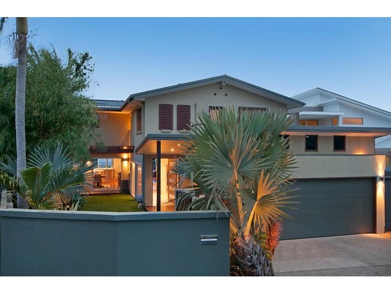 8 Platypus Avenue, Sorrento QLD 4217