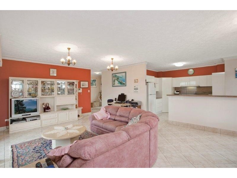 2 Villa Garda. 10 Chelsea Avenue, Broadbeach QLD 4218