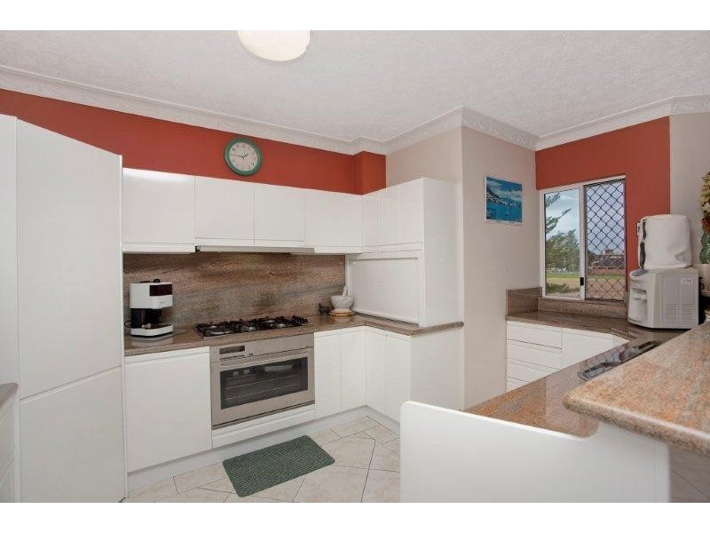 2 Villa Garda. 10 Chelsea Avenue, Broadbeach QLD 4218
