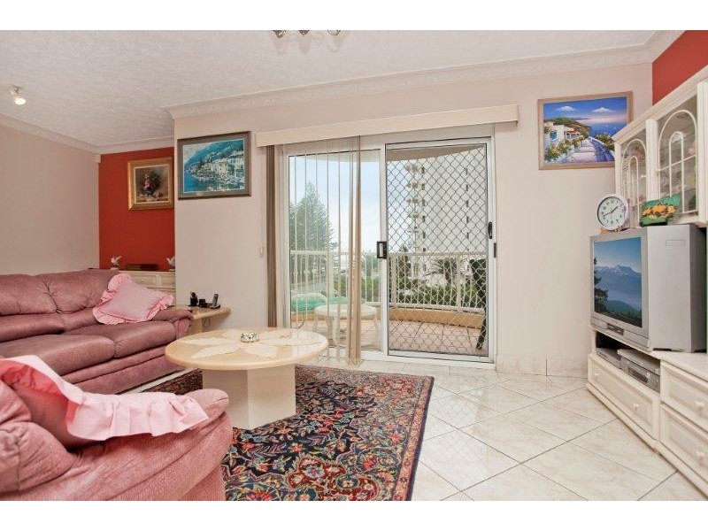 2 Villa Garda. 10 Chelsea Avenue, Broadbeach QLD 4218