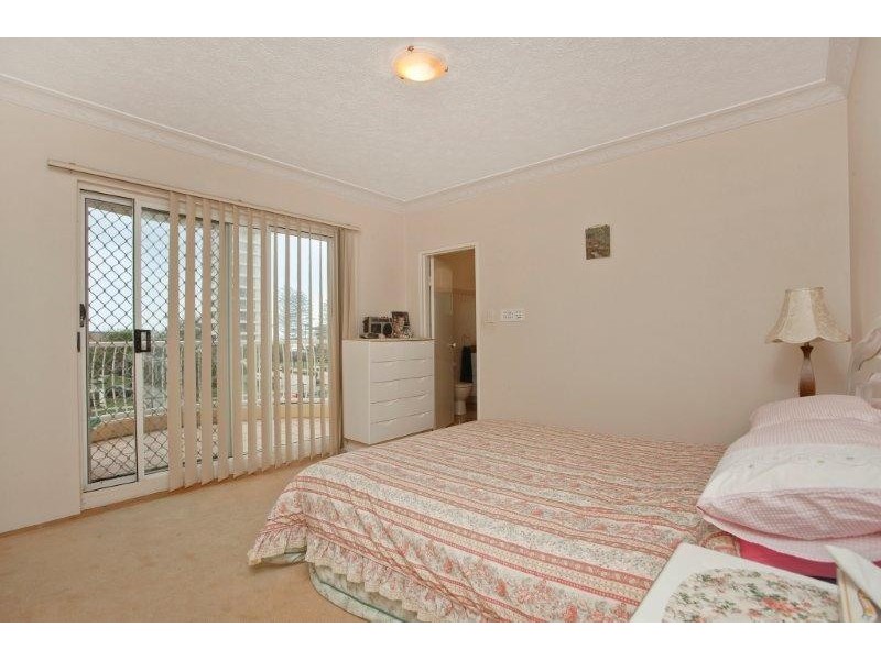 2 Villa Garda. 10 Chelsea Avenue, Broadbeach QLD 4218