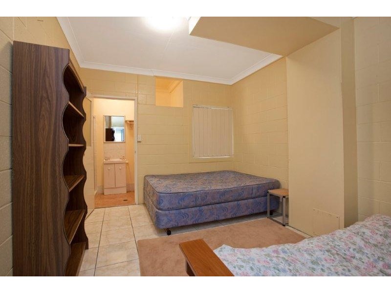 2 Villa Garda. 10 Chelsea Avenue, Broadbeach QLD 4218