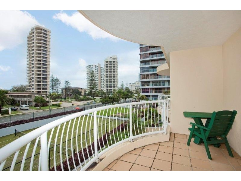 2 Villa Garda. 10 Chelsea Avenue, Broadbeach QLD 4218