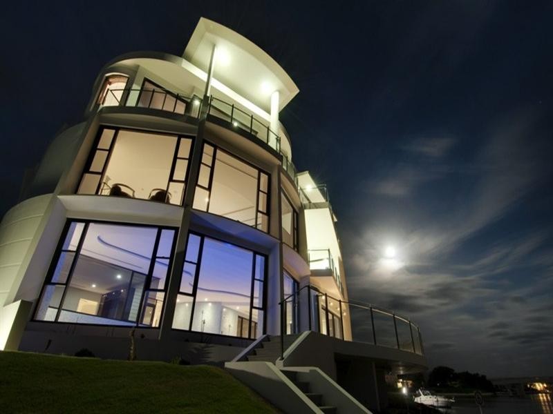 26 Hampton Court, Sovereign Islands QLD 4216