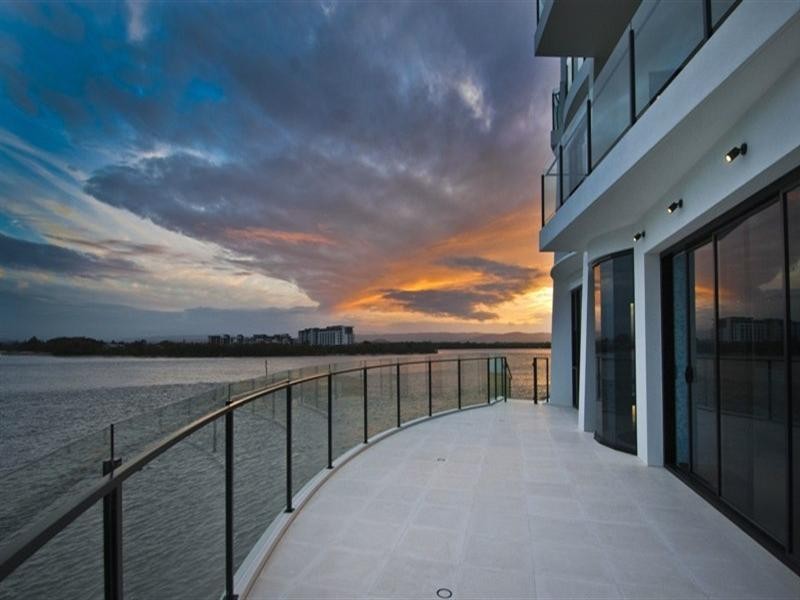 26 Hampton Court, Sovereign Islands QLD 4216