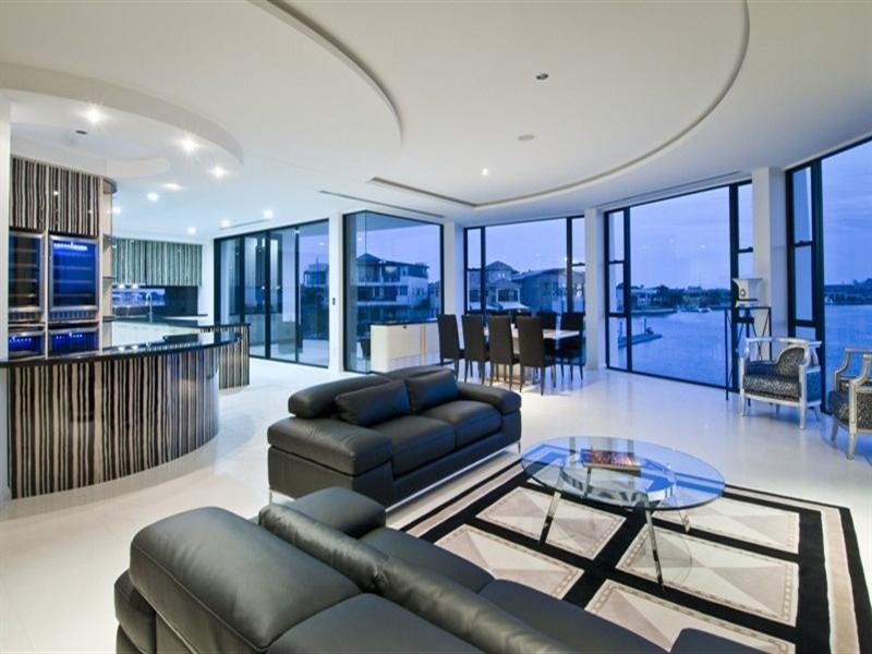 26 Hampton Court, Sovereign Islands QLD 4216