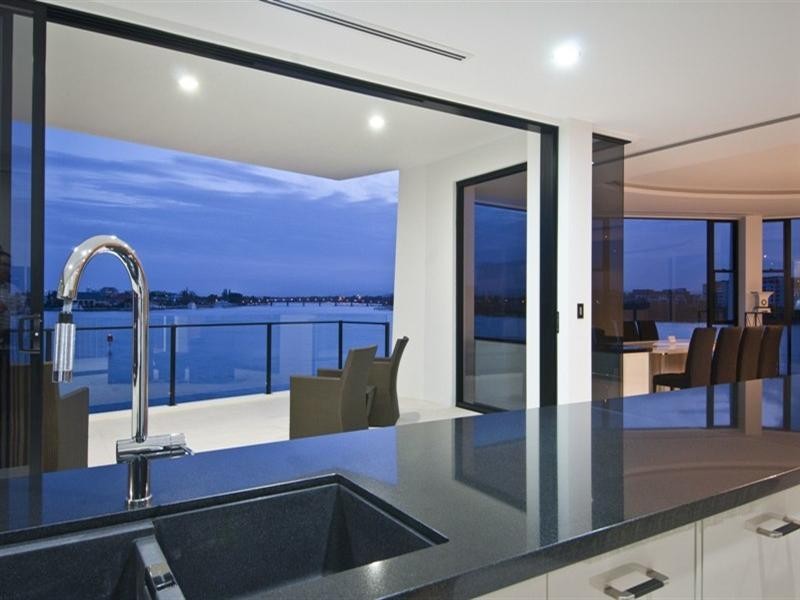 26 Hampton Court, Sovereign Islands QLD 4216